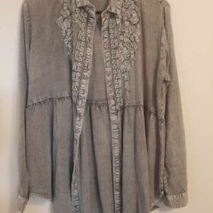 CC Floral Embroidered Gray Long Sleeve Tunic Top Women’s Size Medium